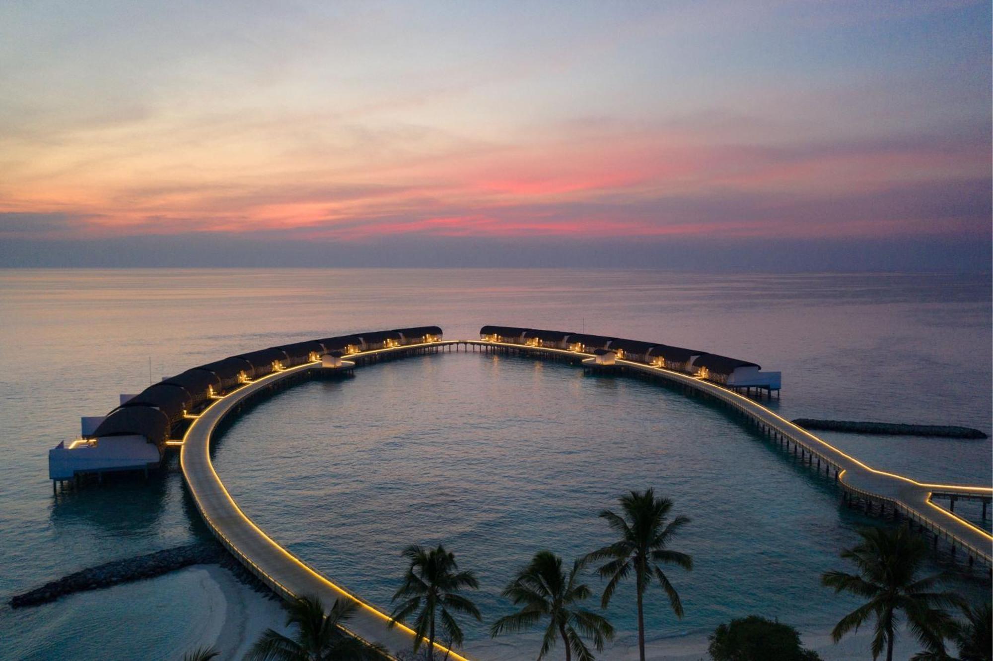 The Westin Maldives Miriandhoo Resort Eydhafushi Exterior photo