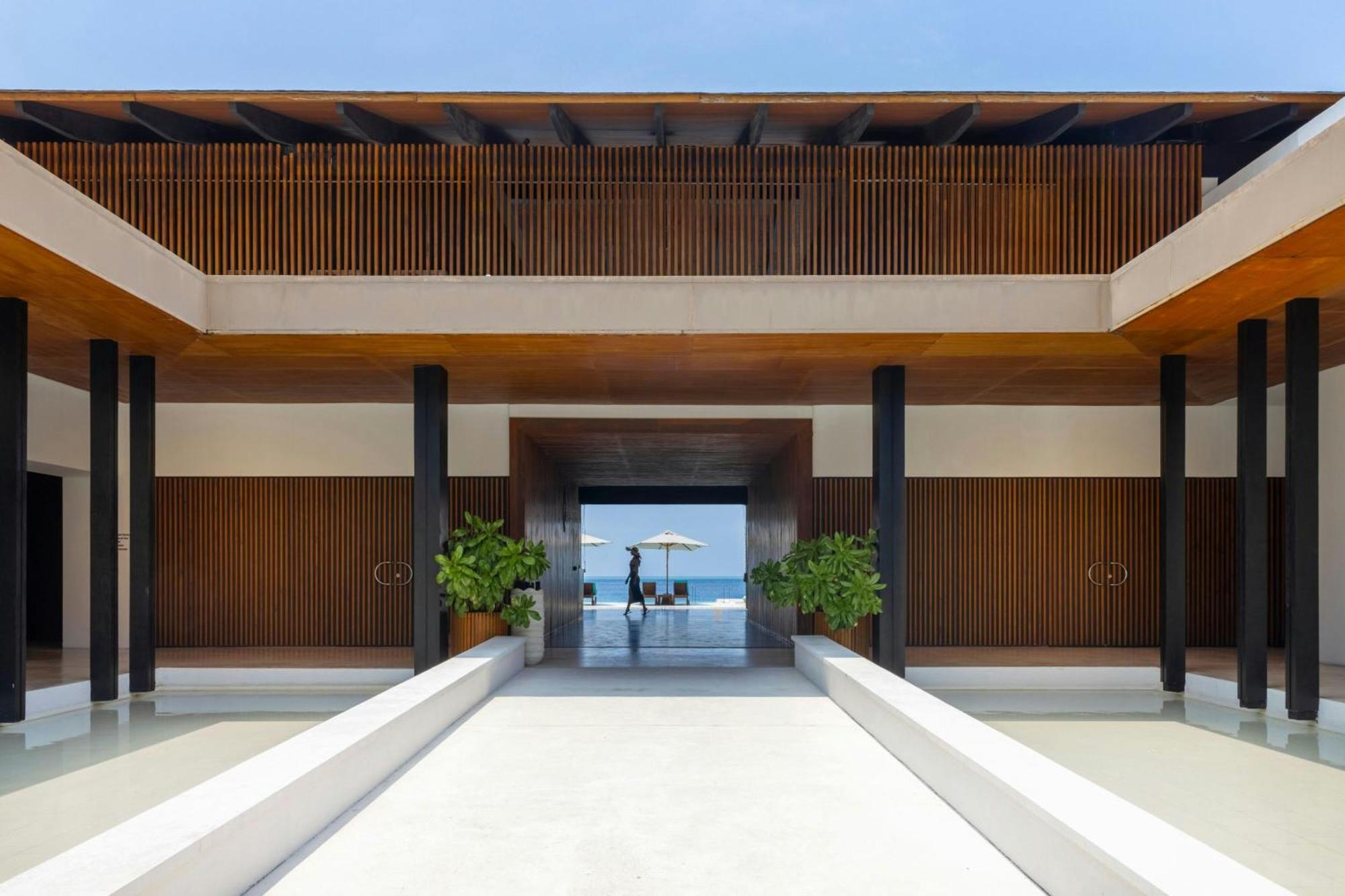 The Westin Maldives Miriandhoo Resort Eydhafushi Exterior photo